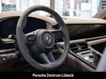 Porsche Panamera GTS British racing green Leder-Espresso