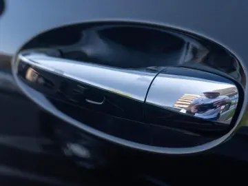 Mercedes Benz EQA 300 4Matic_2xAMG_Memory_360
