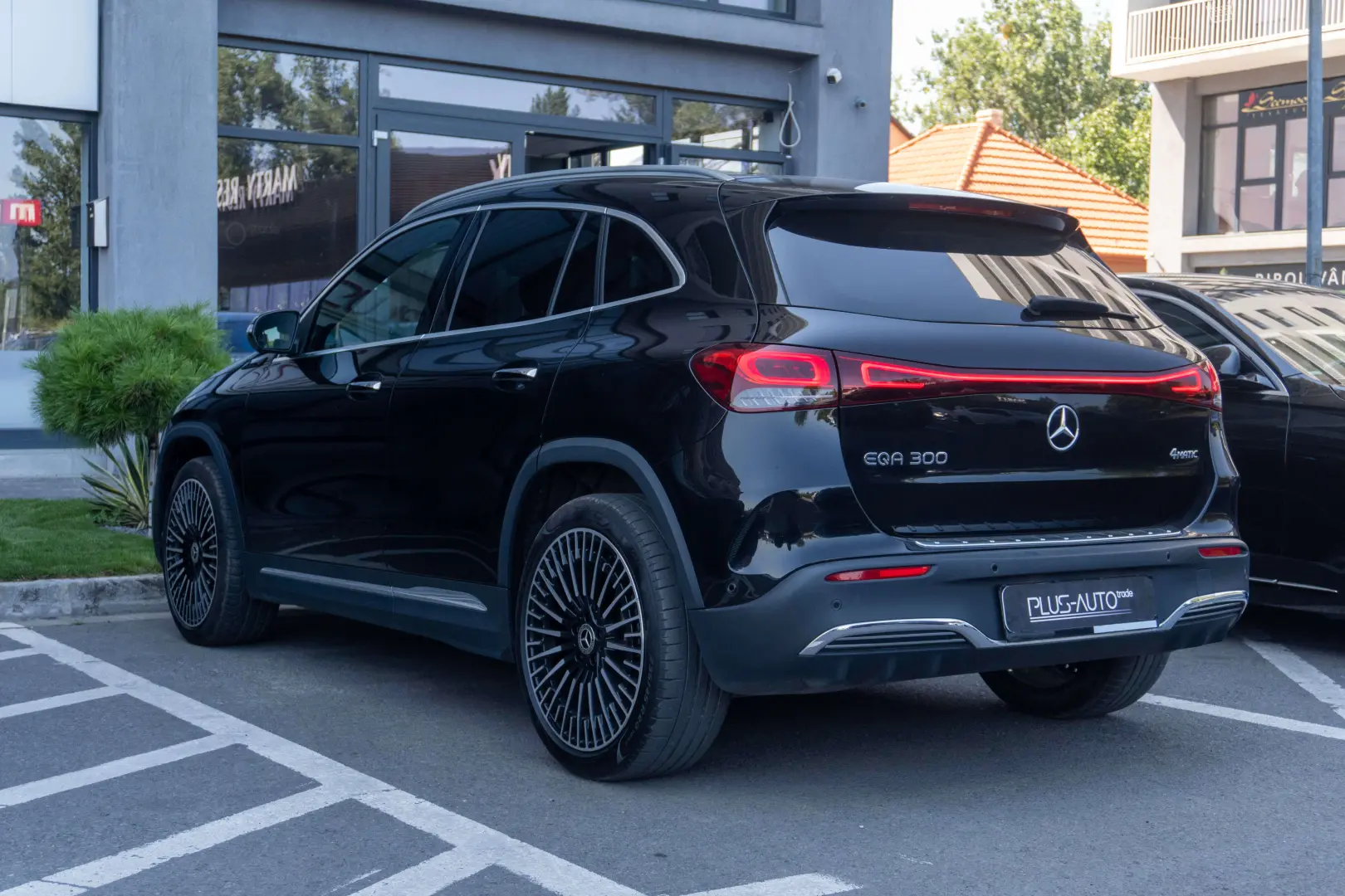 Mercedes Benz EQA 300 4Matic_2xAMG_Memory_360