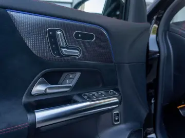 Mercedes Benz EQA 300 4Matic_2xAMG_Memory_360