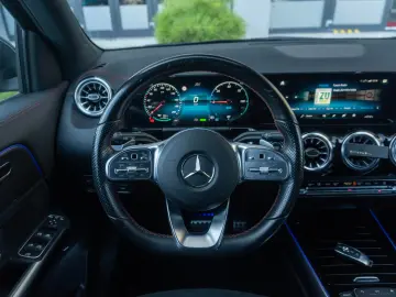 Mercedes Benz EQA 300 4Matic_2xAMG_Memory_360