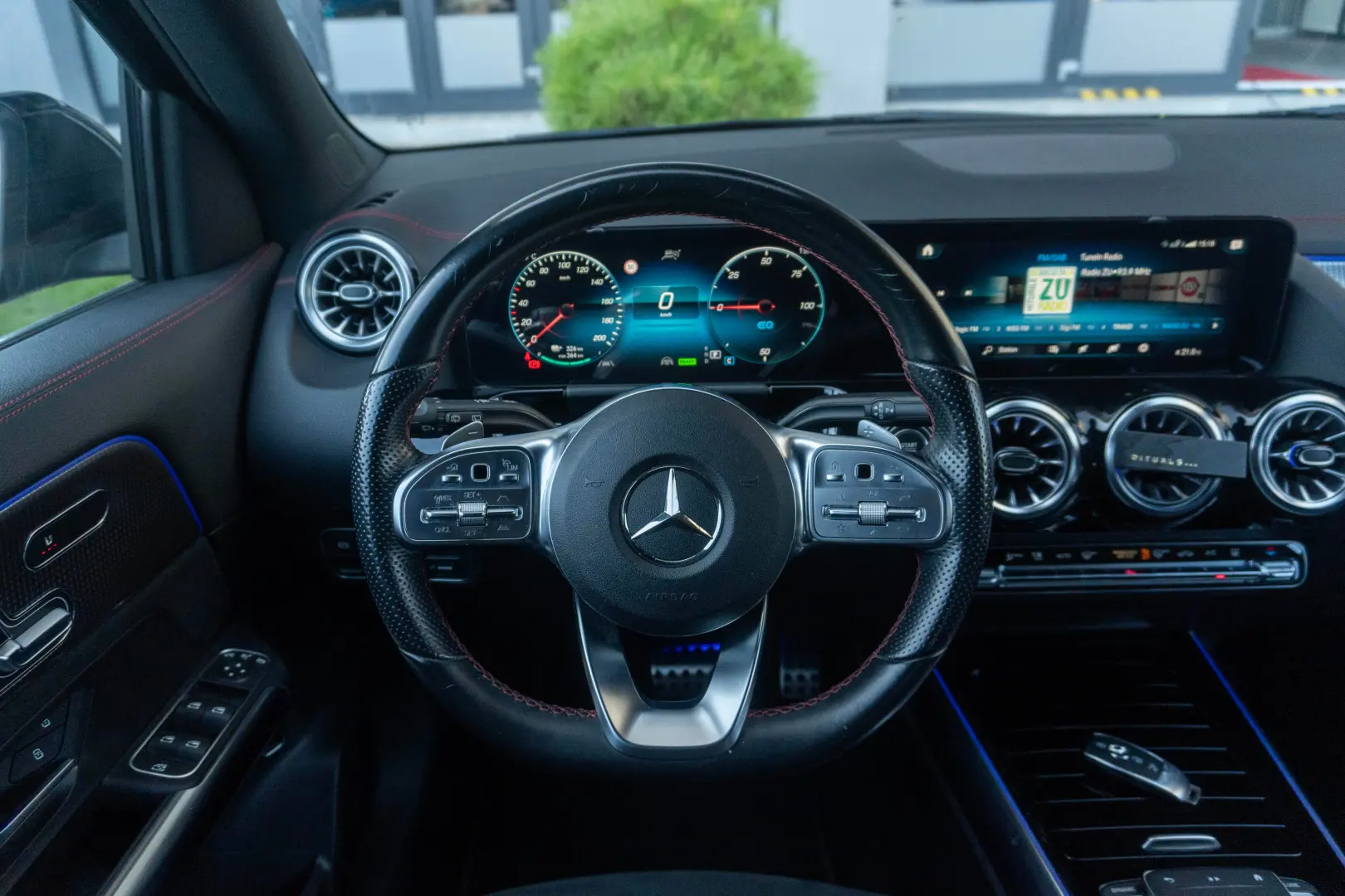 Mercedes Benz EQA 300 4Matic_2xAMG_Memory_360
