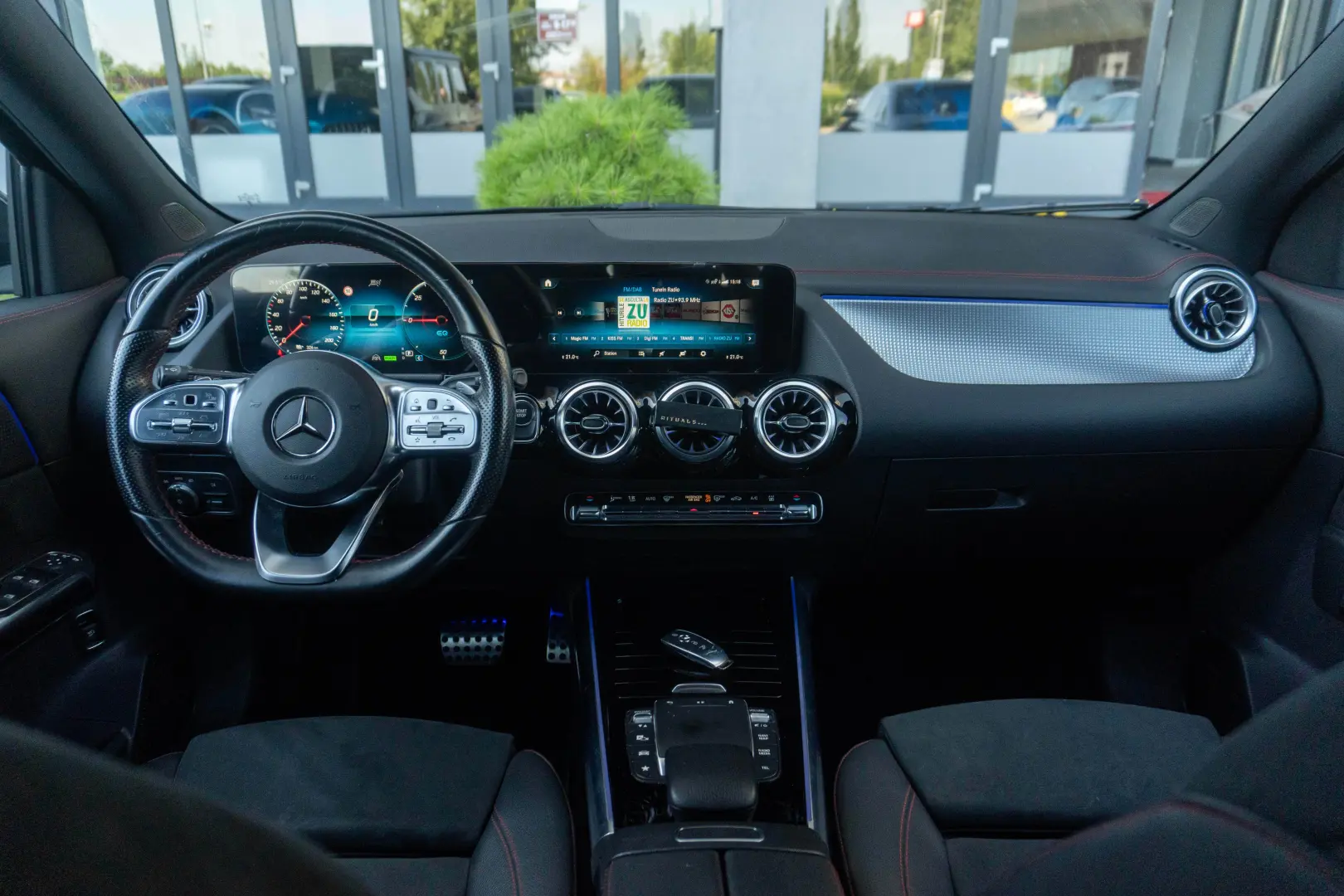 Mercedes Benz EQA 300 4Matic_2xAMG_Memory_360