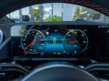 Mercedes Benz EQA 300 4Matic_2xAMG_Memory_360