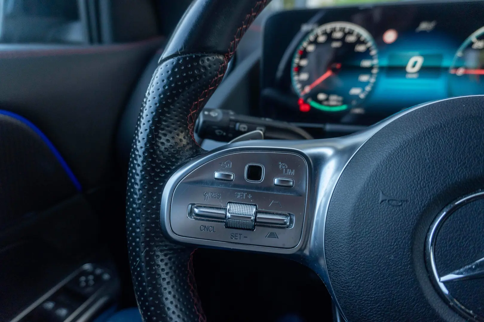 Mercedes Benz EQA 300 4Matic_2xAMG_Memory_360