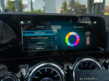 Mercedes Benz EQA 300 4Matic_2xAMG_Memory_360