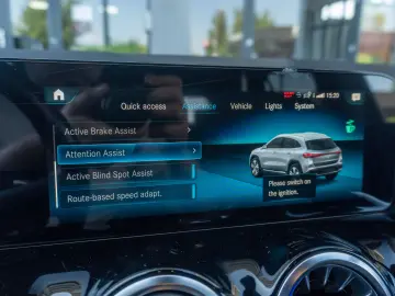 Mercedes Benz EQA 300 4Matic_2xAMG_Memory_360