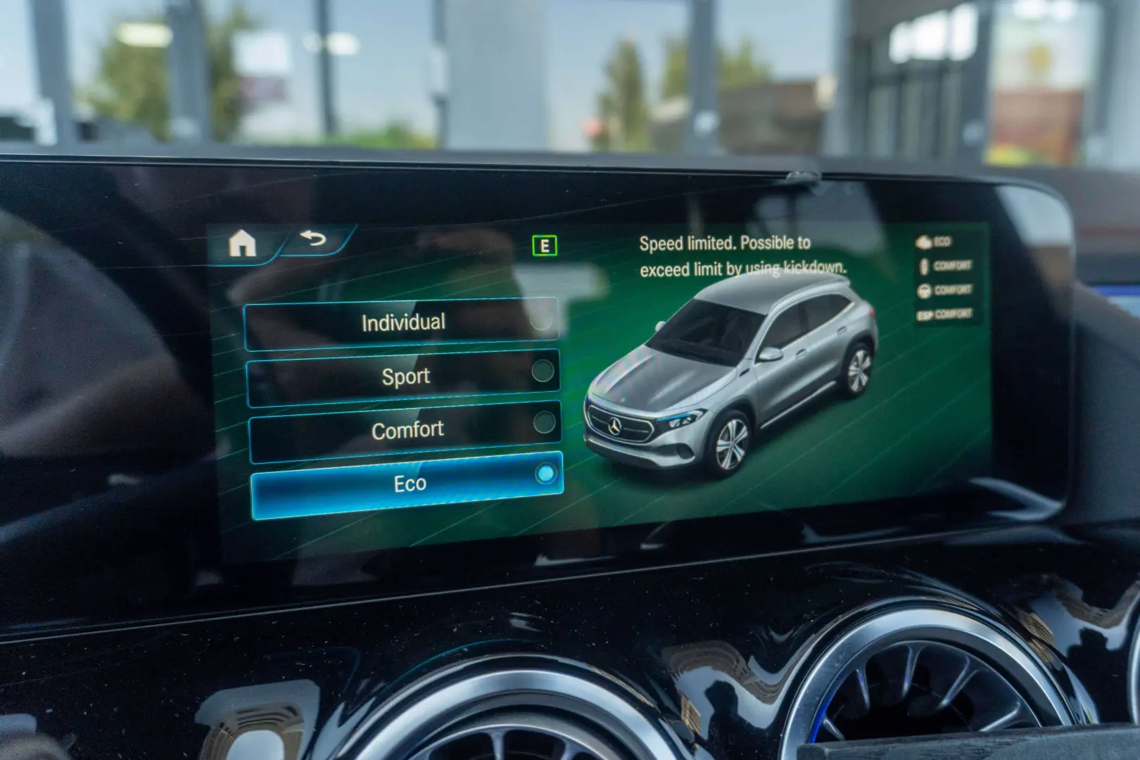 Mercedes Benz EQA 300 4Matic_2xAMG_Memory_360