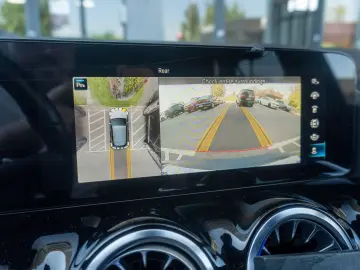 Mercedes Benz EQA 300 4Matic_2xAMG_Memory_360