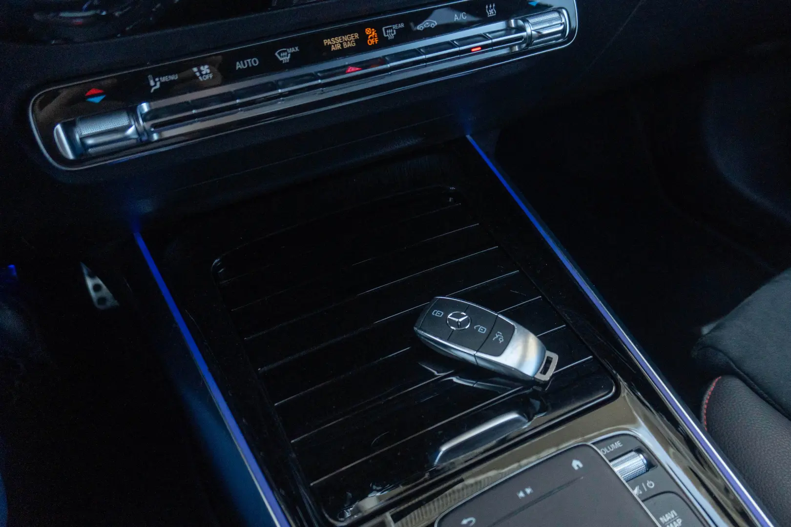 Mercedes Benz EQA 300 4Matic_2xAMG_Memory_360