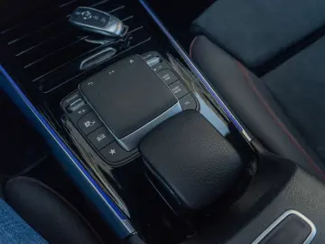 Mercedes Benz EQA 300 4Matic_2xAMG_Memory_360