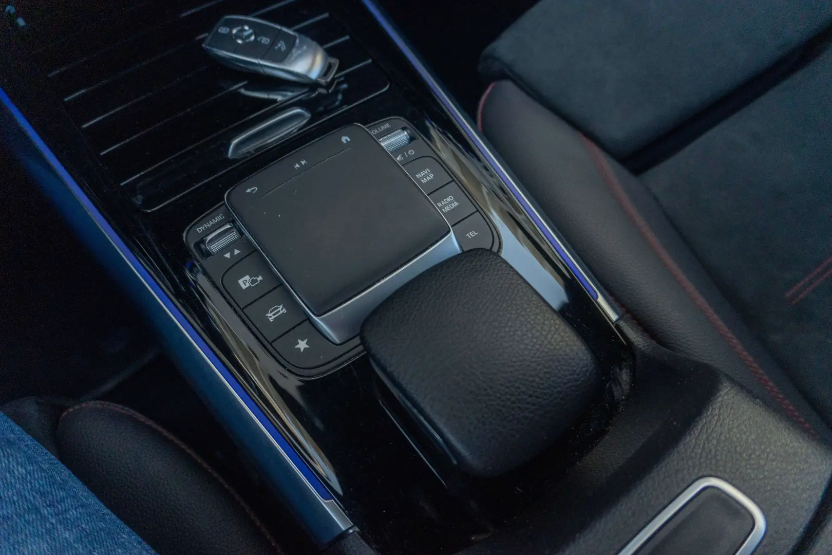 Mercedes Benz EQA 300 4Matic_2xAMG_Memory_360