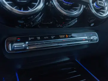 Mercedes Benz EQA 300 4Matic_2xAMG_Memory_360