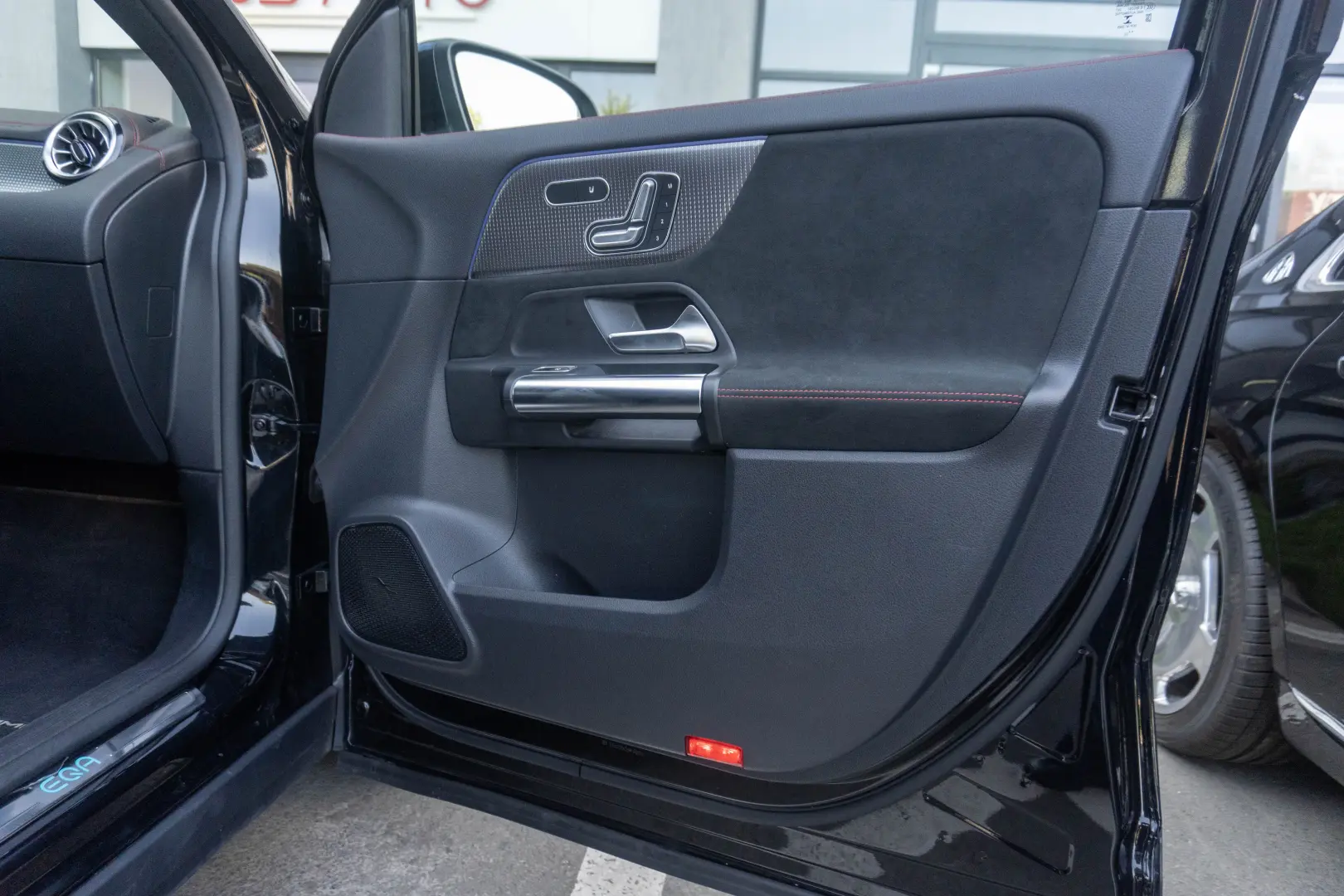Mercedes Benz EQA 300 4Matic_2xAMG_Memory_360