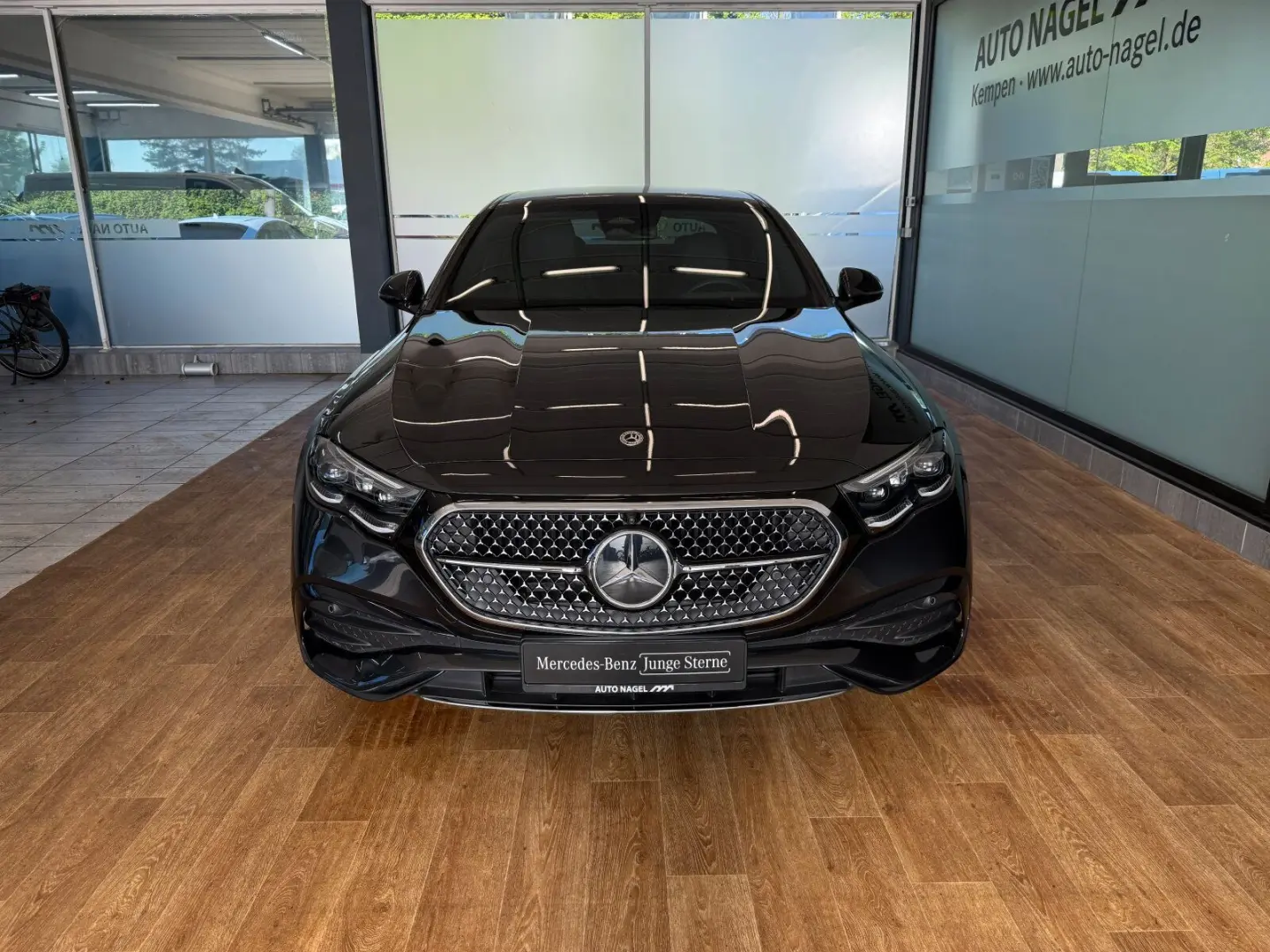 E 220 d AMG +DIGITAL-LIGHT+NAVI+AHK+DISTRONIC+