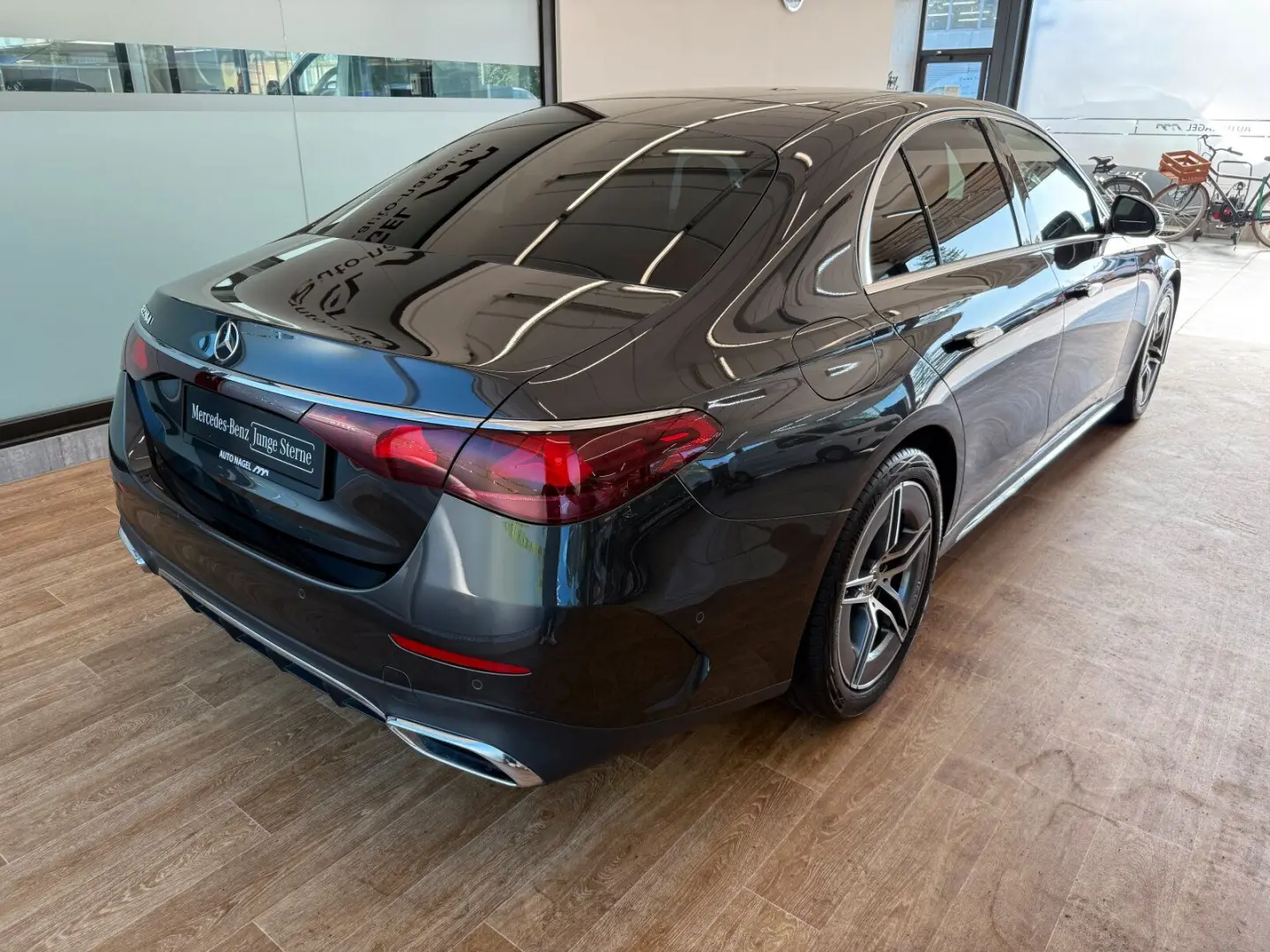 E 220 d AMG +DIGITAL-LIGHT+NAVI+AHK+DISTRONIC+