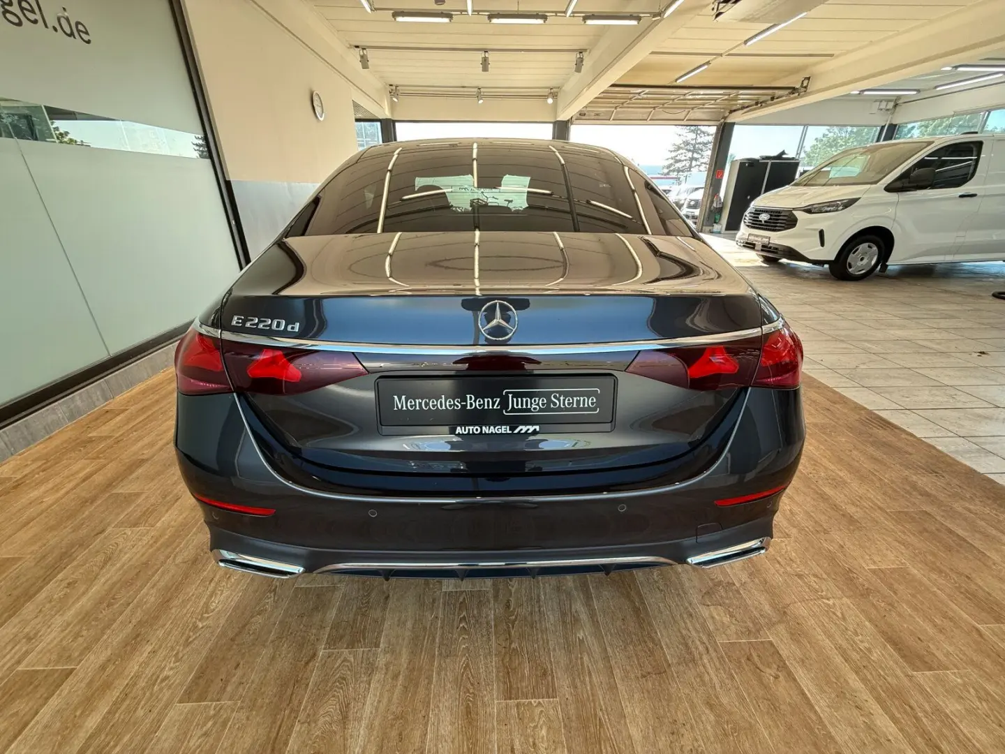 E 220 d AMG +DIGITAL-LIGHT+NAVI+AHK+DISTRONIC+