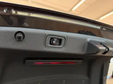 E 220 d AMG +DIGITAL-LIGHT+NAVI+AHK+DISTRONIC+