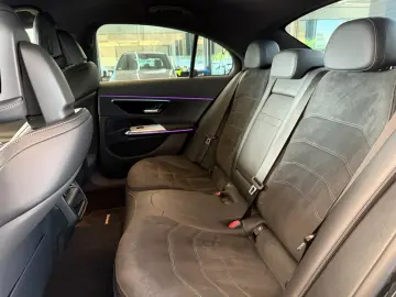 E 220 d AMG +DIGITAL-LIGHT+NAVI+AHK+DISTRONIC+