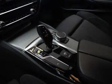 BMW Seria 5 520d xDrive AT M Sport Head-up Led