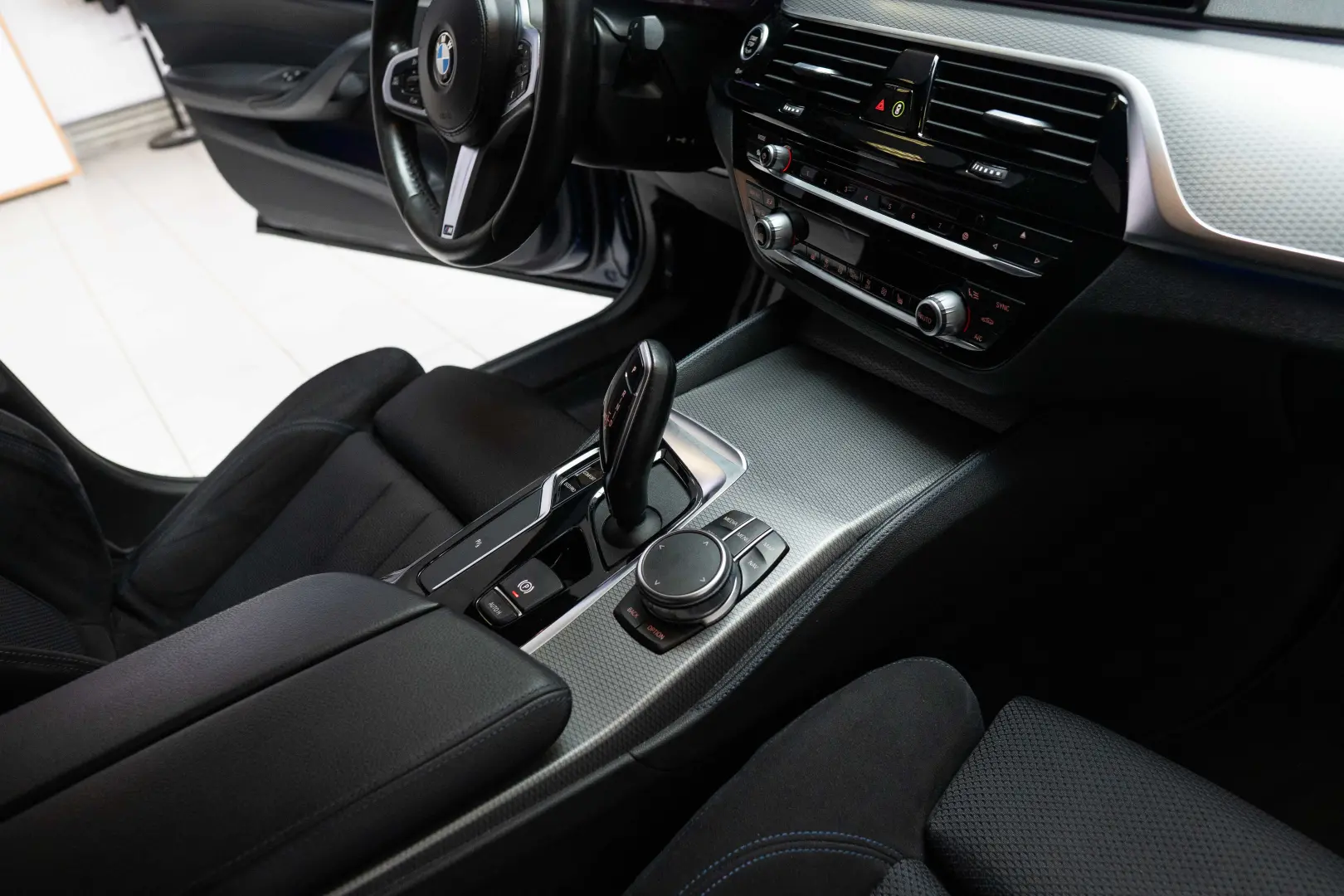 BMW Seria 5 520d xDrive AT M Sport Head-up Led