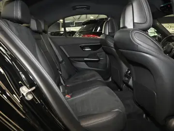 C 220 d AMG Sport Advanced AHK Distr. LED Navi K