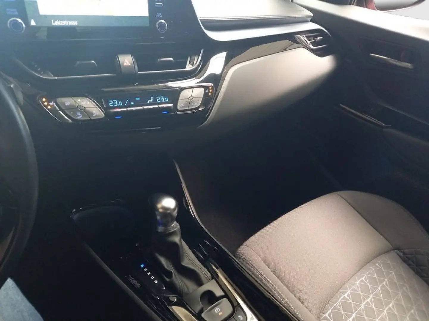 C-HR Hybrid Team D /Navi/LED/Apple+Android