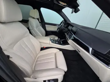X5 xDrive 30d M Sport*7Sitze*2 Achs-Luft*21``AHK