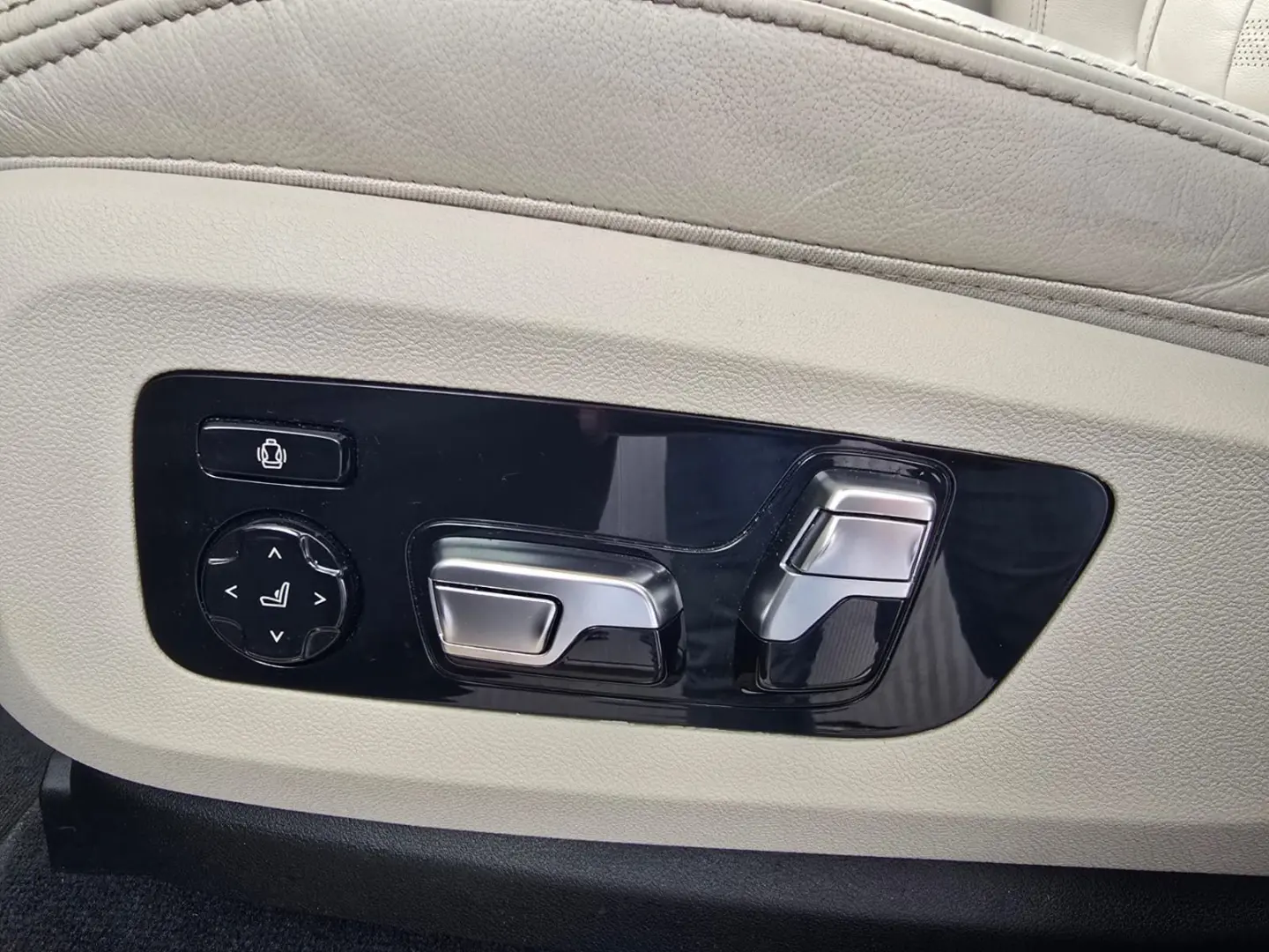 X5 xDrive 30d M Sport*7Sitze*2 Achs-Luft*21``AHK