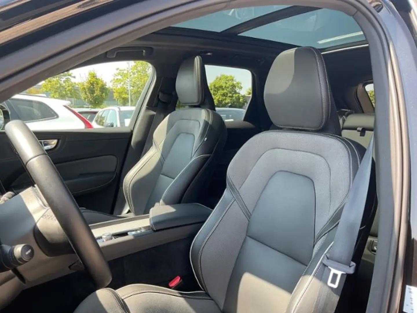 XC60 T6 R Design Plug-In AWD AHK ACC 360°
