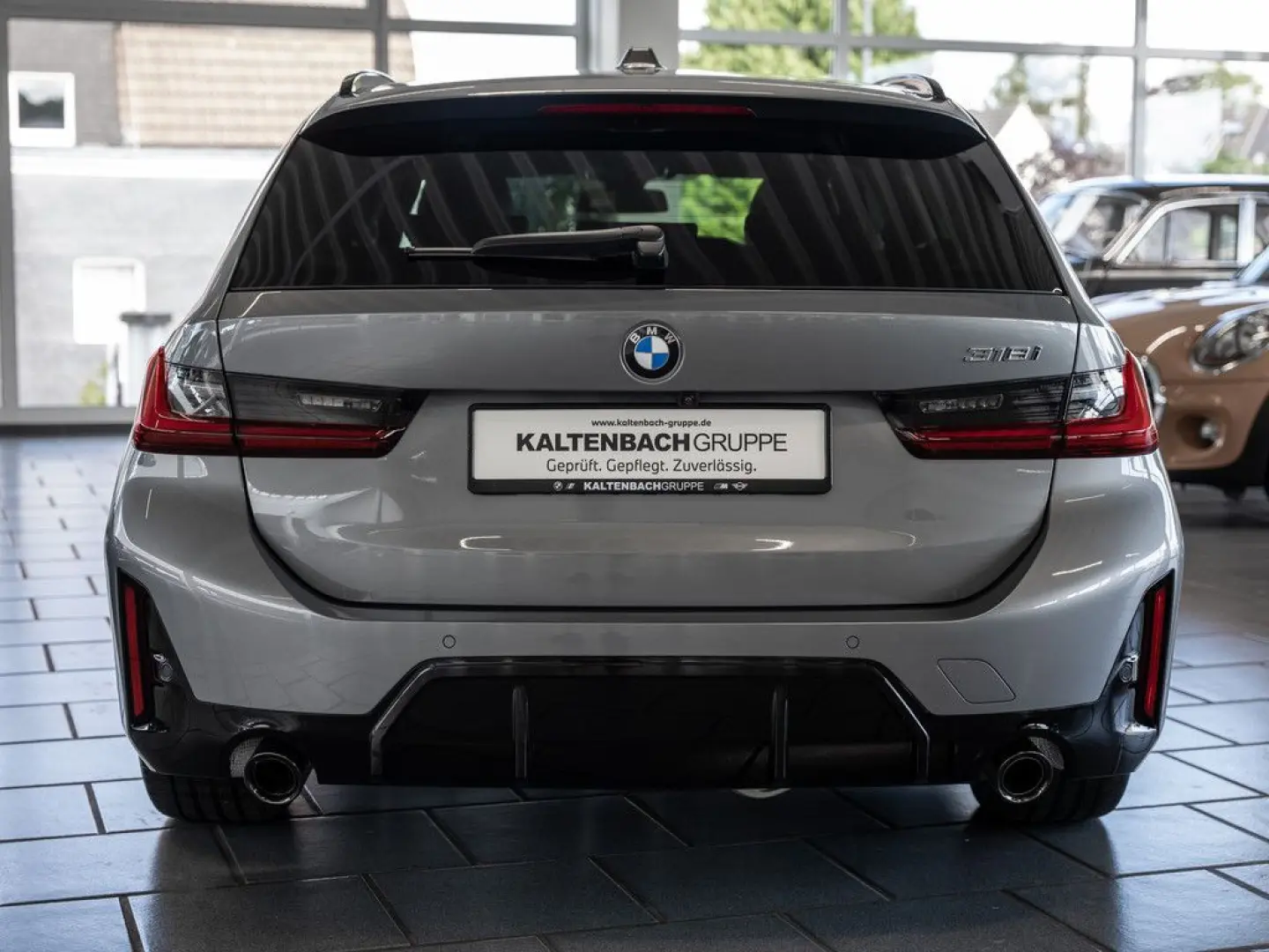 318i Touring M-Sport FACEL. PANO AHK HUD 360°