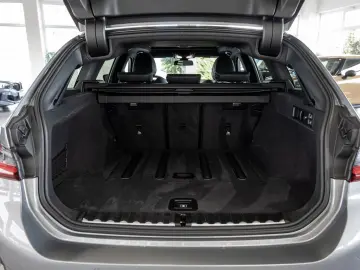 318i Touring M-Sport FACEL. PANO AHK HUD 360°