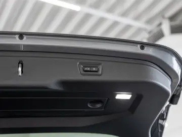 318i Touring M-Sport FACEL. PANO AHK HUD 360°