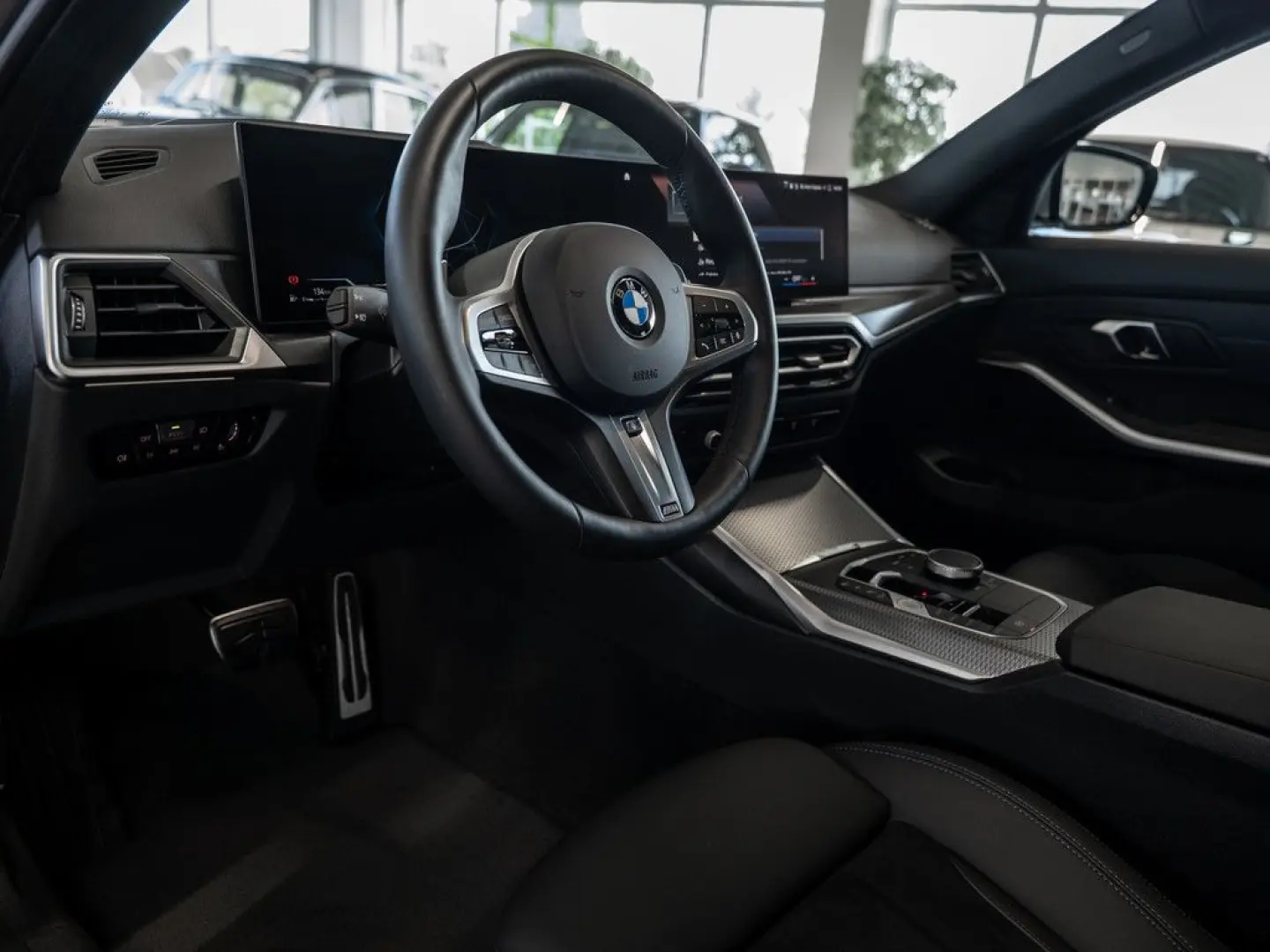 318i Touring M-Sport FACEL. PANO AHK HUD 360°