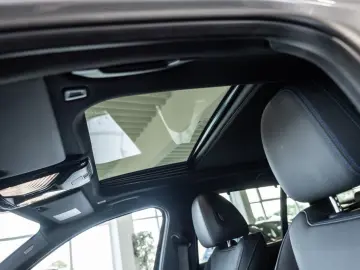318i Touring M-Sport FACEL. PANO AHK HUD 360°