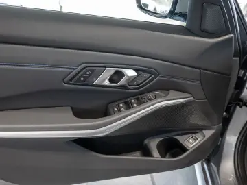 318i Touring M-Sport FACEL. PANO AHK HUD 360°