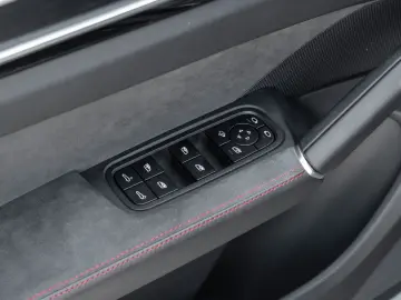 Cayenne GTS SportDesign Paket PDCC 22-Zoll HUD