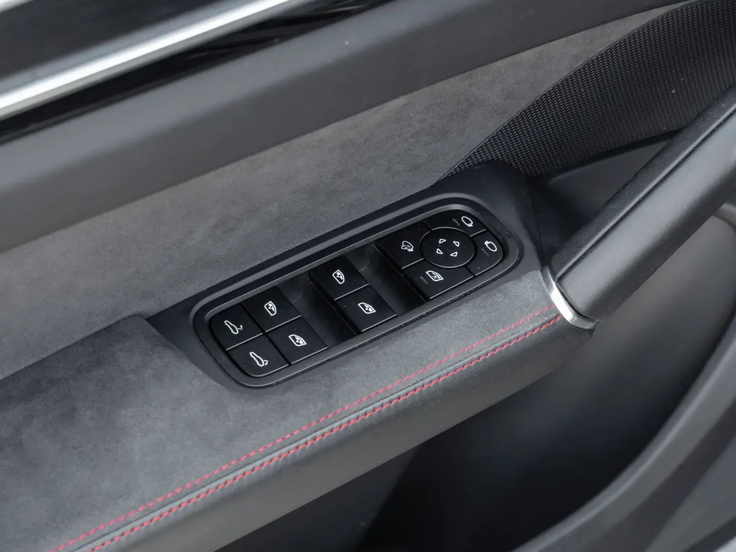 Cayenne GTS SportDesign Paket PDCC 22-Zoll HUD
