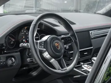 Cayenne GTS SportDesign Paket PDCC 22-Zoll HUD