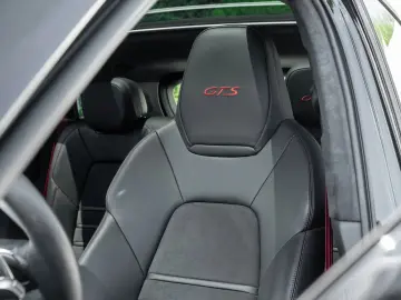 Cayenne GTS SportDesign Paket PDCC 22-Zoll HUD