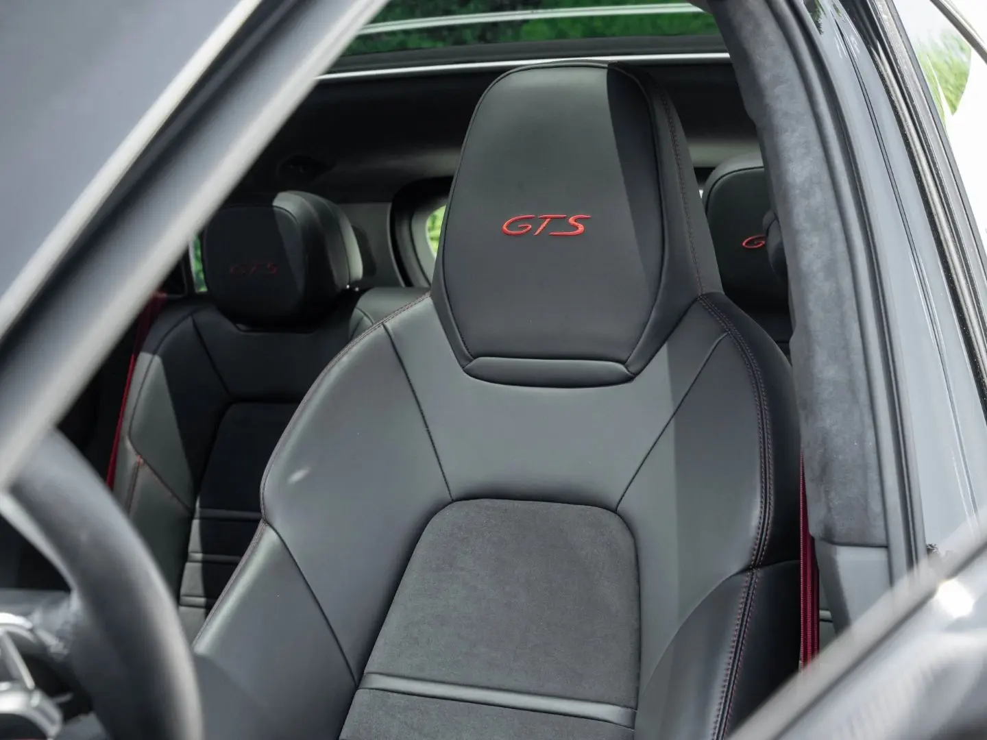 Cayenne GTS SportDesign Paket PDCC 22-Zoll HUD
