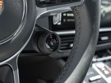 Cayenne GTS SportDesign Paket PDCC 22-Zoll HUD