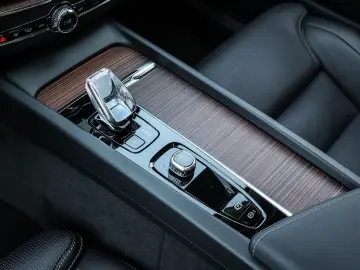 XC60 T6 AWD Recharge Plus Dark