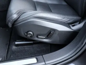 XC60 T6 AWD Recharge Plus Dark