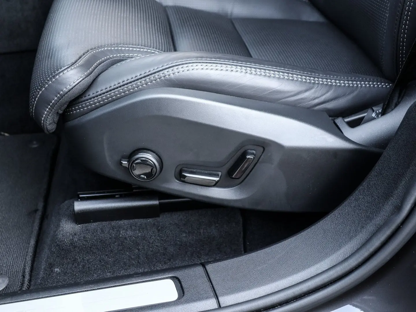 XC60 T6 AWD Recharge Plus Dark