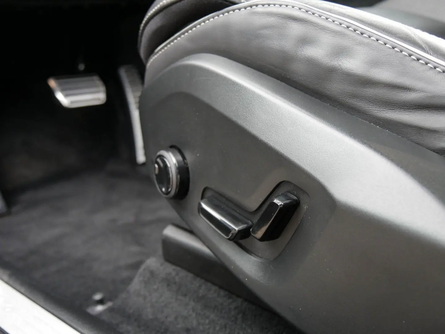 XC60 B4 R-Design
