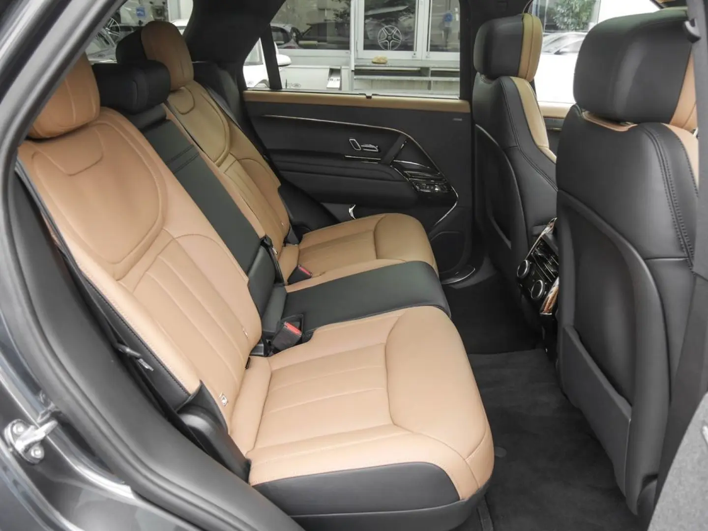Range Rover Sport P550e Hybrid Autobiography