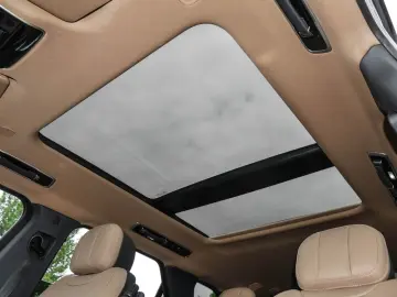 Range Rover Sport P550e Hybrid Autobiography