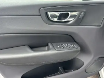 XC 60 Momentum Pro 2WD Bluetooth Navi LED Klima