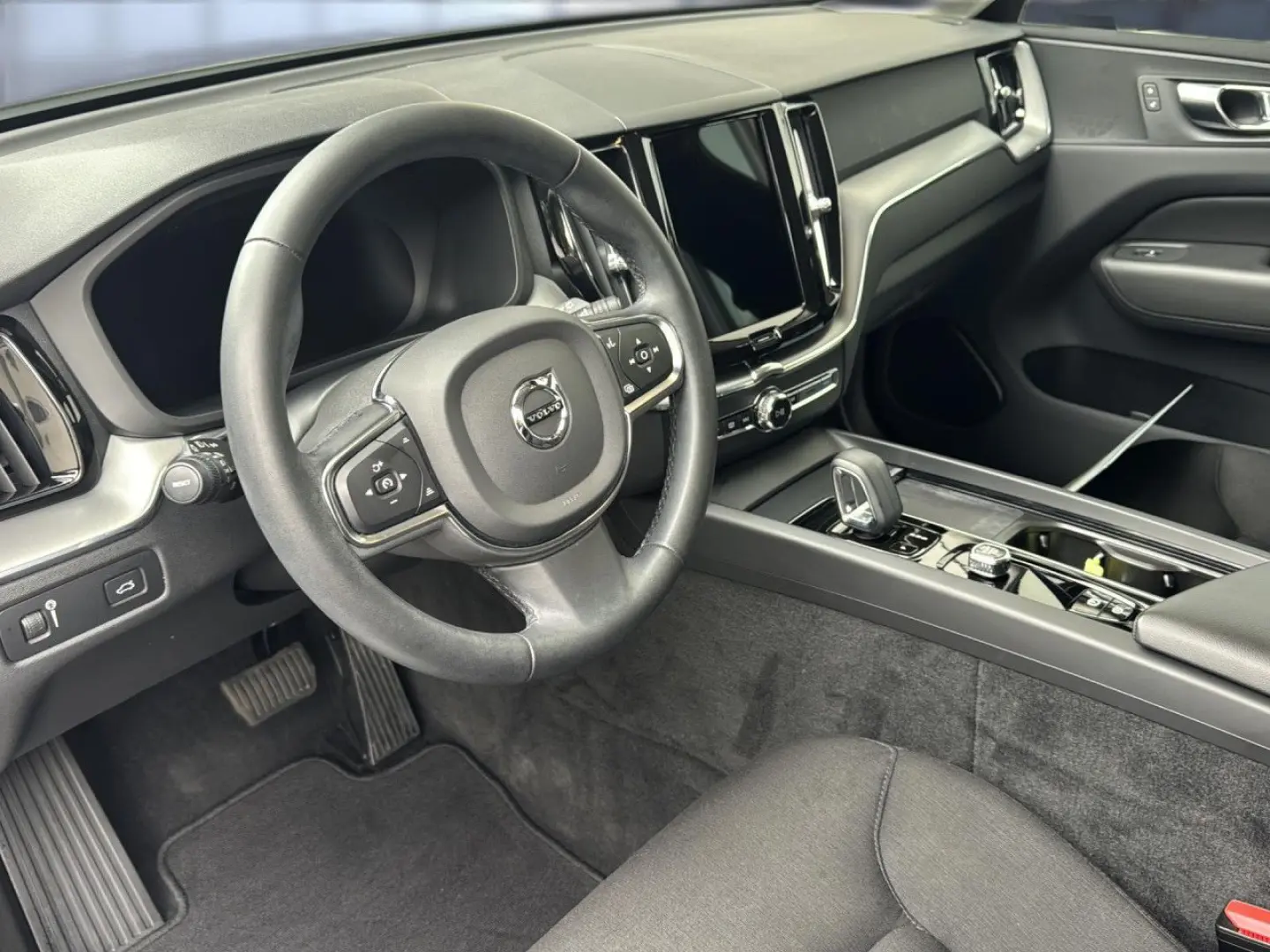 XC 60 Momentum Pro 2WD Bluetooth Navi LED Klima